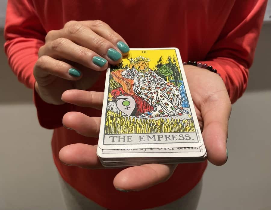 14 jogos de Tarot que mesmo quem não sabe ler as cartas vai querer ter